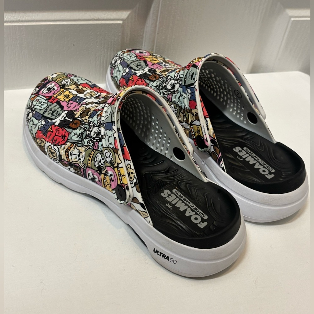 Women’s Graphic Sketchers Multicolor Clogs Size 7